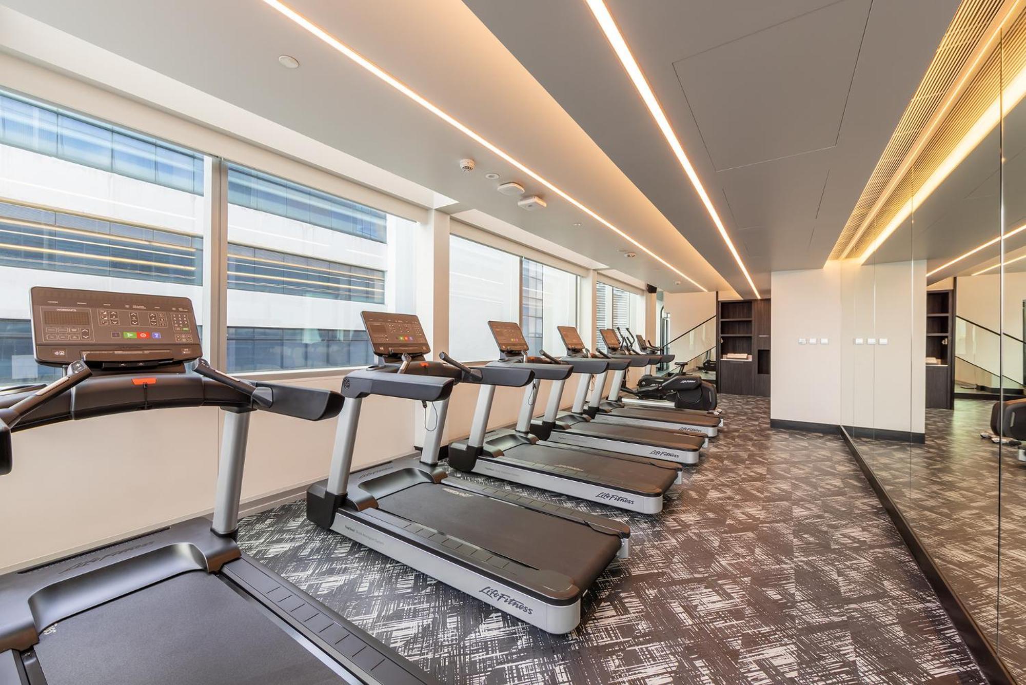 Eastin Grand Hotel Phayathai Bangkok Zewnętrze zdjęcie The gym at The Ivy Collection