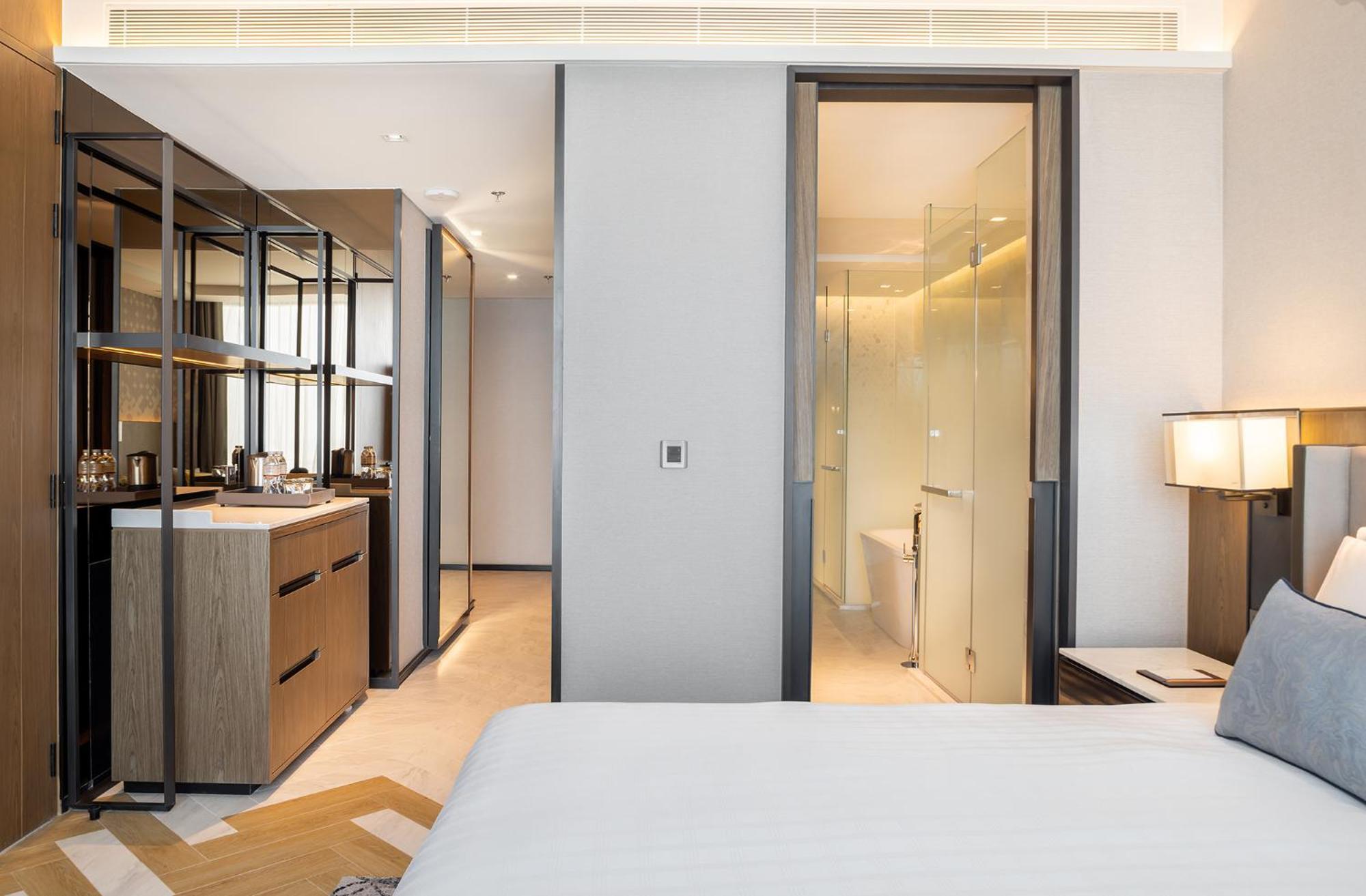 Eastin Grand Hotel Phayathai Bangkok Zewnętrze zdjęcie A sliding door